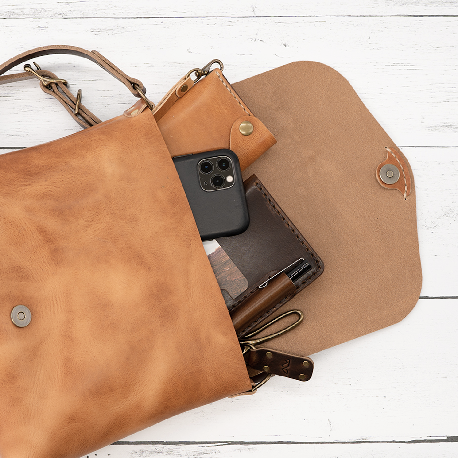 Crestone Crossbody – Range Leather Co - Main Image